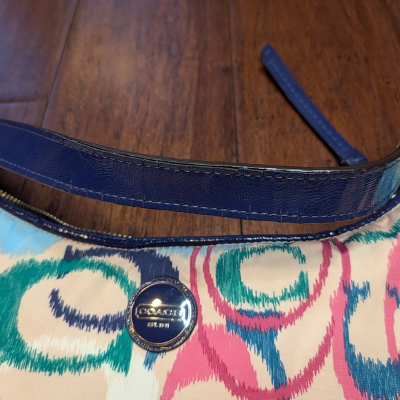 COACH ikat Signature C - Picture 4 of 9
